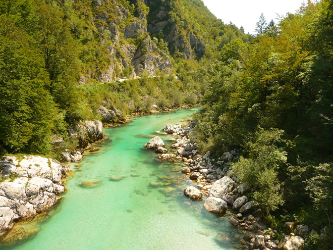 Alpská řeka Soča je rájem všech vodáků