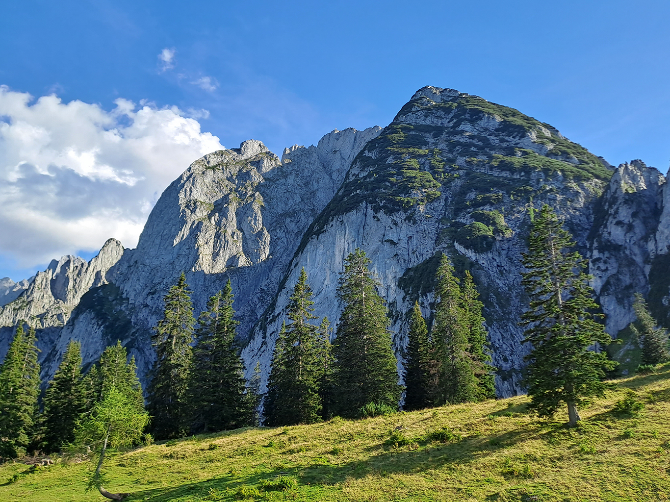 Pohled na Großer Donnerkogel, na kterém končí ferrata Intersport