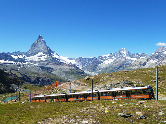 Ozubnicová trať neboli zubačka jedoucí z Zermattu na Gornergrat