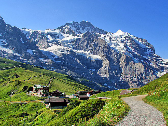 Cestou z Männlichenu do průsmyku Kleine Scheidegg