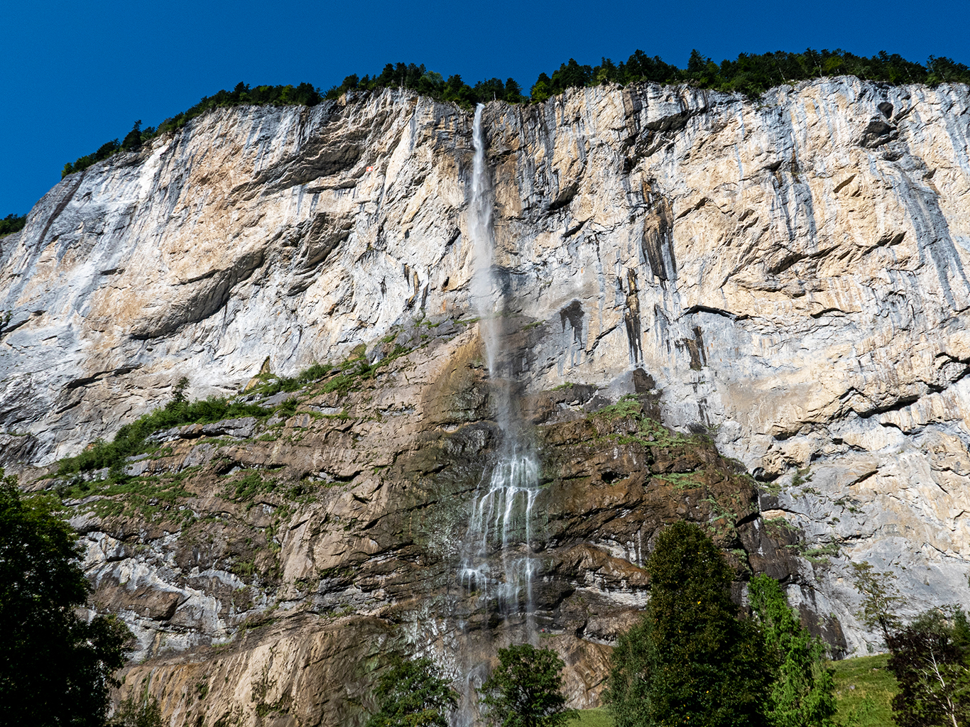 Staubbach, jeden z nejvyšších volně padajících vodopádů ve Švýcarsku