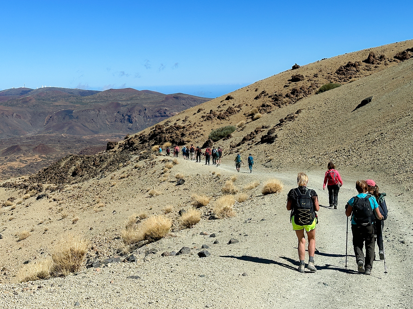 Sestupová cesta z Pico del Teide vede kolem vrcholu Montaña Blanca (2 750 m)