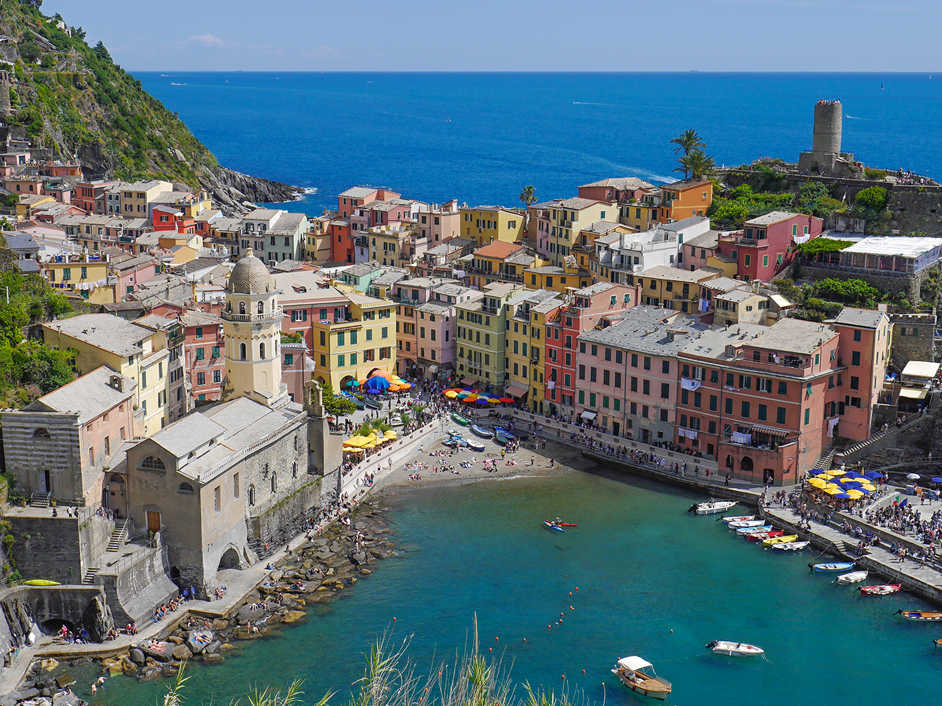 Cinque Terre tvoří pět malebných rybářských vesniček na pobřeží Ligurie