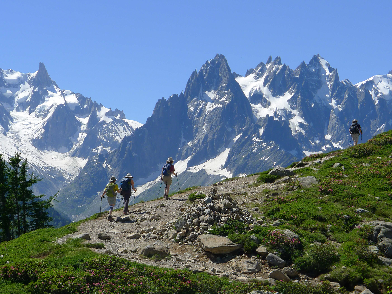 Vrcholy Aiguilles Rouges leží naproti Mont Blancu