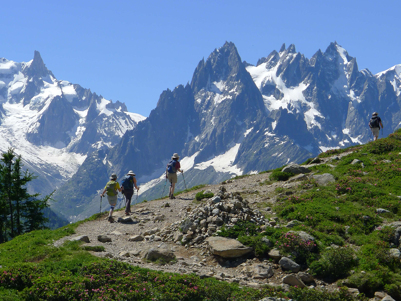 Vrcholy Aiguilles Rouges leží naproti Mont Blancu