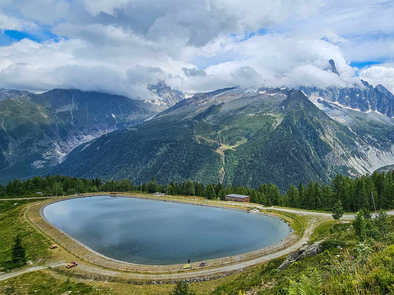 Pohled na masiv Mont Blancu z Le Bréventu