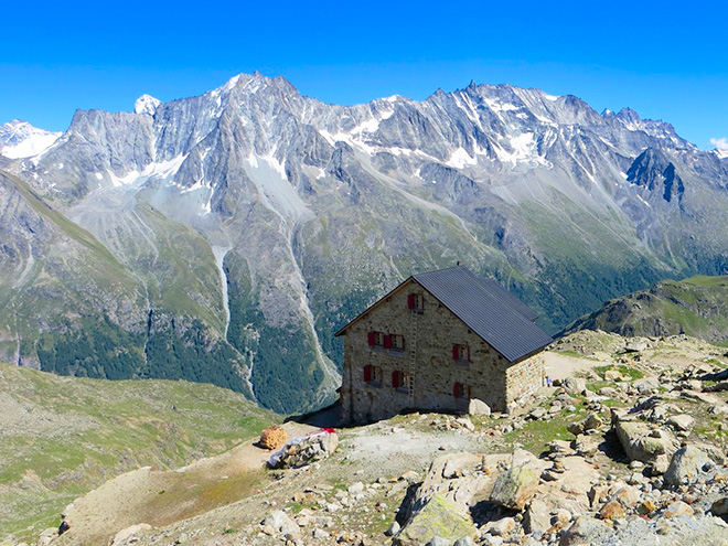 Krystalický masiv "Červených skal" ve francouzských Alpách