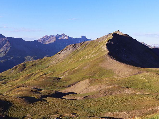 Horský hřbet Beaufortain s hornosavojskými Alpami v pozadí