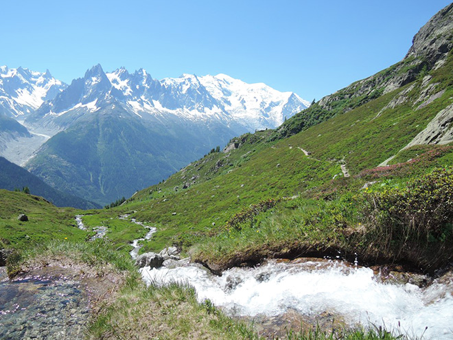 Výhled z masivu Le Brévent na nejvyšší horu Evropy – Mont Blanc