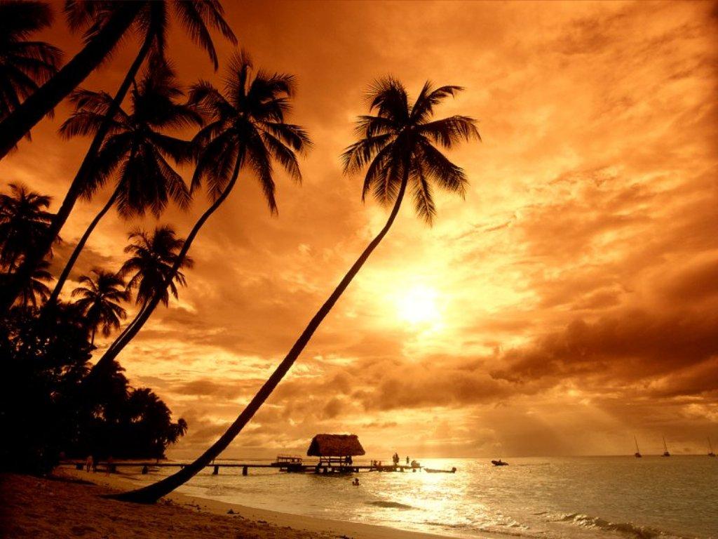 Doslova kýčovitý západ slunce na kostarické pláži