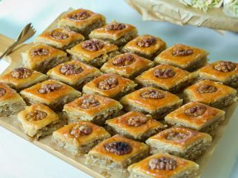 Tenbel baklava má až 10 vrstev spojených ořechovou náplní