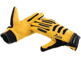 Ferratové rukavice umožňují pohodlnější manipulaci s karabinami