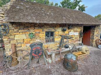 Skanzen Kerry Bog Village ukazuje život na irském venkově 19. století
