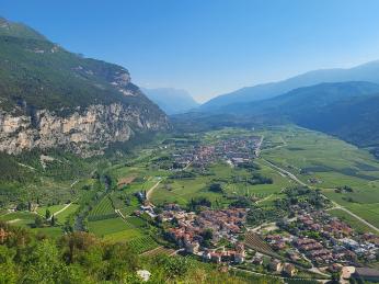 Úrodné údolí Sarca v&nbsp;severní části jezera Lago di Garda