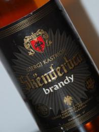 Brandy místní výroby značky Skandërbeu