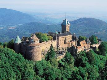 Pískovcový hrad Haut-Koenigsbourg je oblíbenou památkou ve Francii