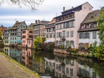 Město protkané kanály je typickou součástí čtvrtě la Petite France