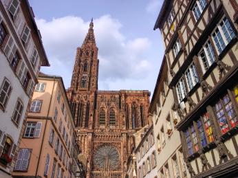 Známá památka katedrála Notre-Dame se nachází v centru Štrasburku