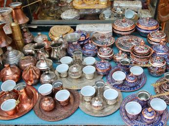 Na sarajevském bazaru seženete také tradiční džezvy pro přípravu kávy