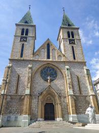 Katolická katedrála Nejsvětějšího Srdce Ježíšova postavená v neogotickém stylu