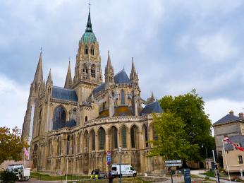 Katedrála Notre Dame v normandském městě Bayeux