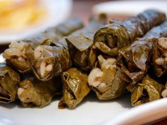 Sarma je závitek ze zelného listu, plněný mletým masem a&nbsp;rýží