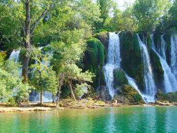 Řeka Cetina je asi nejoblíbenější destinací pro rafting a kaňoning