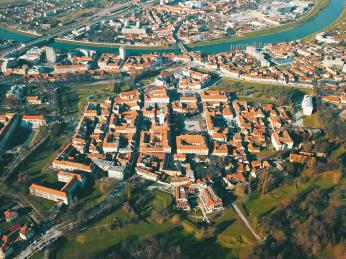Historické jádro města Karlovac lemuje opevnění ve tvaru hvězdy