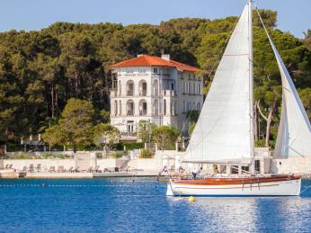 Vila Hortensia ve městě Mali Lošinj dnes slouží jako luxusní hotel