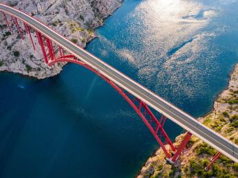 Nejvyšším mostem v Chorvatsku je Maslenički most