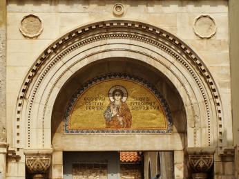 Baziliku v Poreči zdobí překrásné byzantské mozaiky