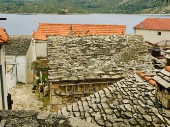 Kamenné střechy dalmatských domů měly především praktický účel
