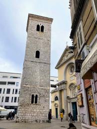 Šikmou věž můžete obdivovat nejen v Pizze, ale také v chorvatské Rijece 