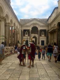 Náměstí Peristil je pro Splitčany nejen centrem paláce, ale celého světa 