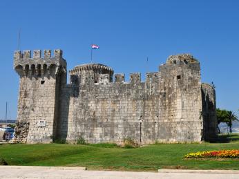 Dominantou Trogiru je bezesporu vojenská pevnost Kamerlengo