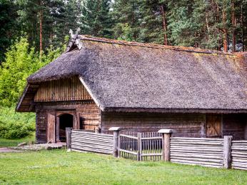 Na předměstí Rocca al Mare se nachází Etnografické muzeum pod širým nebem