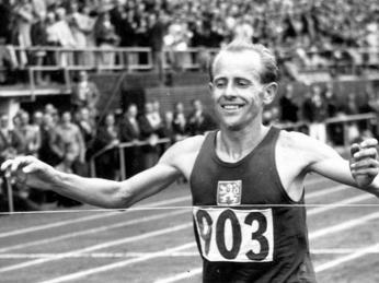 Emil Zátopek na olympijských hrách v Helsinkách v roce 1952