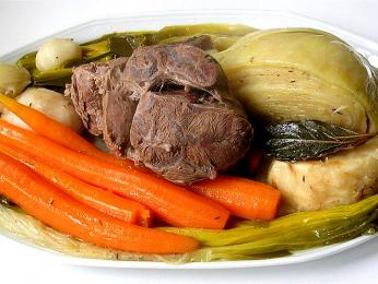 Pot-au-feu – pokrm z dušeného hovězího masa a zeleniny