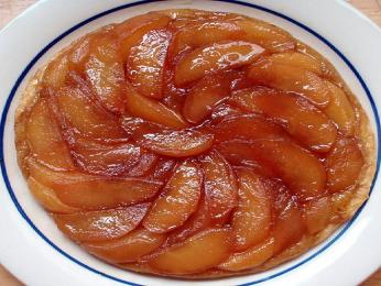 Tarte Tatin - koláč s jablky, který se peče těstem nahoru