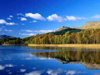 Největší skotské jezero Loch Lomond