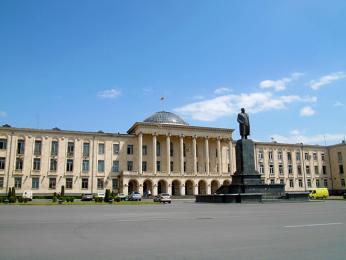 Náměstí v Gori v době, kdy na něm stála Stalinova socha