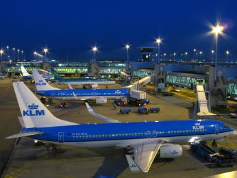 Noční lety KLM na letišti v Amsterdamu