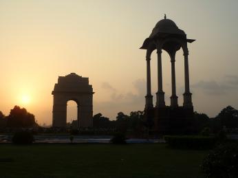 Monumentální oblouk Brána Indie je jedním ze symbolů Nového Dillí