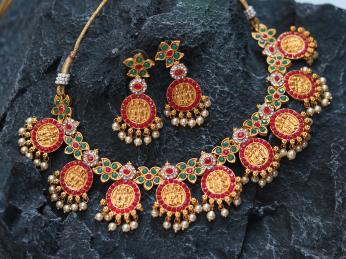 Některé indické šperky jsou skutečné klenoty
