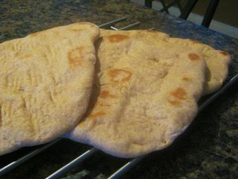 Taftun - křupavý tenký chléb okrouhlého tvaru