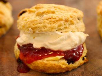 Scone si Irové rádi vychutnají s&nbsp;šálkem čaje