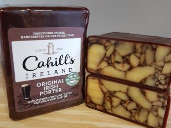 Cahill´s Cheddar má řadu příchutí, včetně piva