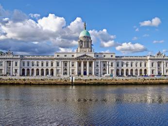 Custom House (Celnice) připomíná dobu rozkvětu Dublinu v 18.&nbsp;století