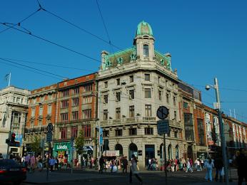 O´Connell Street je hlavní dopravní tepnou Dublinu