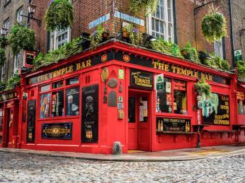 Jeden z&nbsp;nejproslulejších barů v&nbsp;Dublinu - The Temple Bar